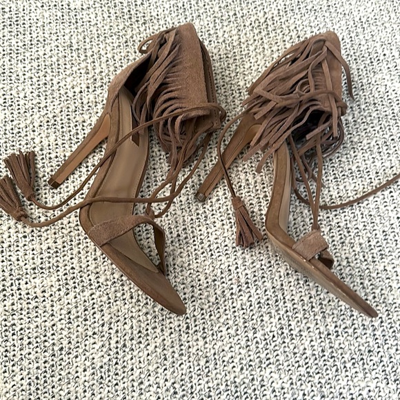 FOREVER 21 Fringe Taupe T strap heels size 7 - Picture 5 of 10